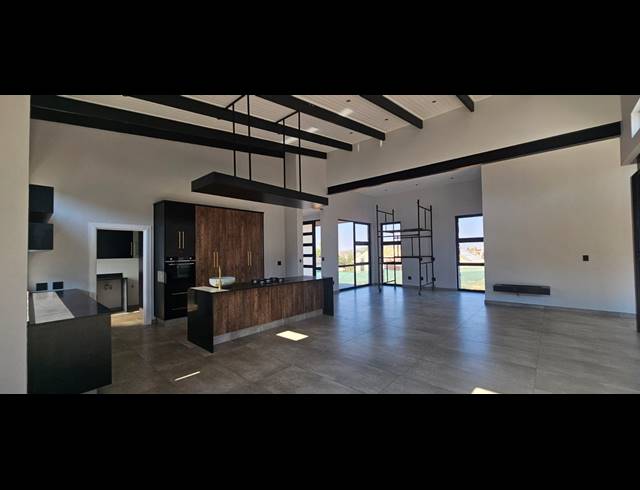 3 BEDROOM FREESTANDING FOR SALE IN CASHAN